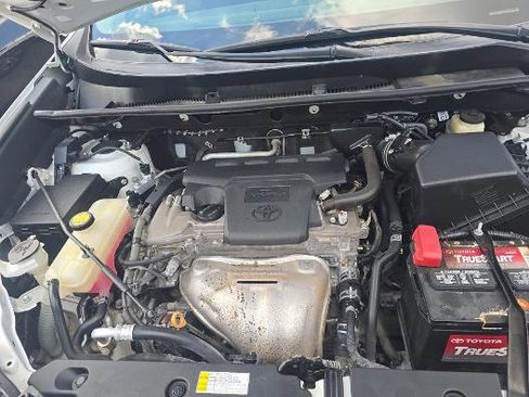 Used 2018 Toyota RAV4 LE FWD image 6