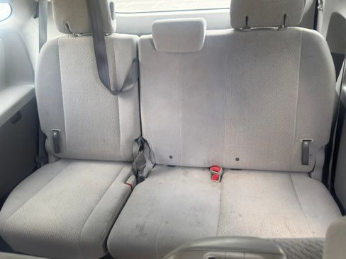 Used 2013 Toyota Sienna LE w/ Towing Pkg FWD image 15