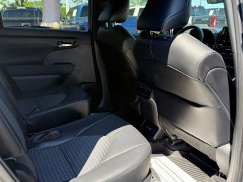 Used 2021 Toyota Highlander XSE AWD/4WD image 28