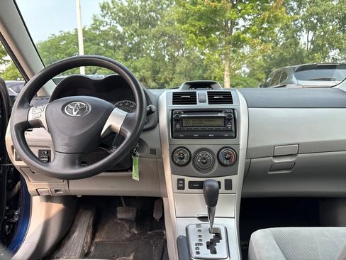 Used 2012 Toyota Corolla LE FWD image 19
