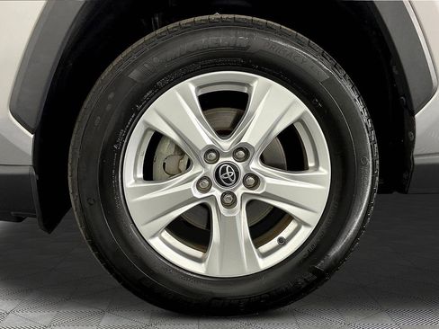 Used 2020 Toyota RAV4 XLE w/ Convenience Package FWD image 34