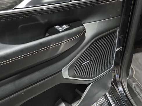 Used 2023 Jeep Wagoneer L Series II image 15