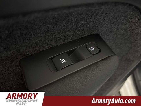 Used 2023 Volvo XC40 B5 Core w/ Convenience Package image 24