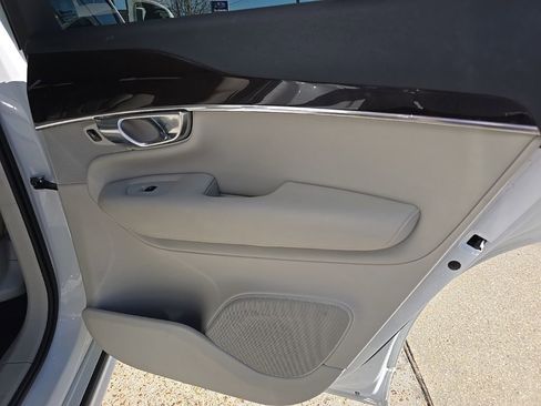 Used 2019 Volvo XC90 T6 Momentum w/ Protection Package Premier image 35