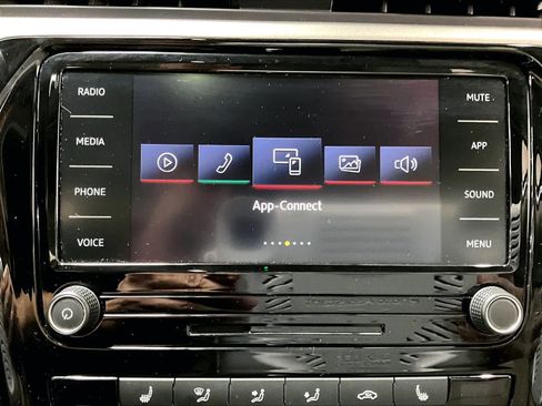 Used 2021 Volkswagen Passat 2.0T SE w/ Luggage Net & Mats Package image 32