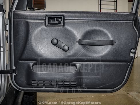 Used 2002 Jeep Wrangler SE AWD/4WD image 66