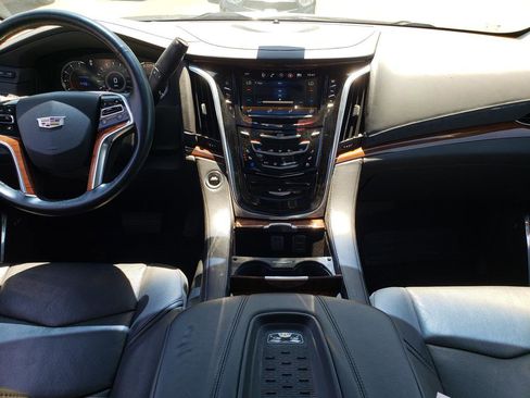 Used 2016 Cadillac Escalade Luxury AWD/4WD image 12