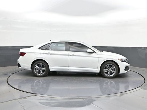 Used 2024 Volkswagen Jetta SE w/ Panoramic Sunroof Package FWD image 24