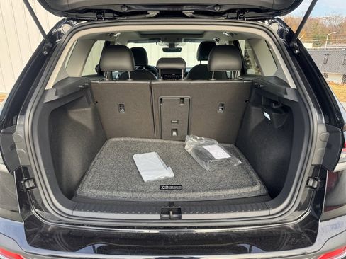 New 2026 Volkswagen Taos SEL image 15