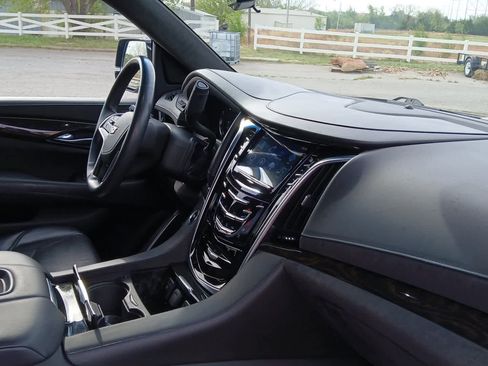 Used 2020 Cadillac Escalade Platinum image 54