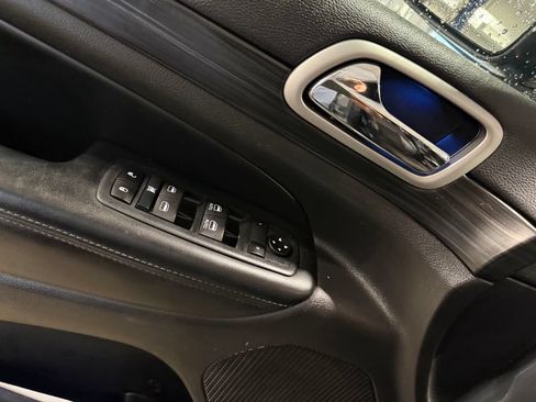 Used 2020 Jeep Grand Cherokee Altitude AWD/4WD image 6