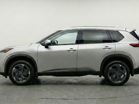 Used 2025 Nissan Rogue SV image 5
