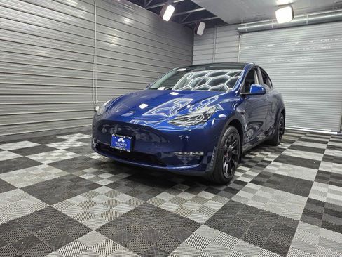 Used 2025 Tesla Model Y Long Range AWD/4WD image 45