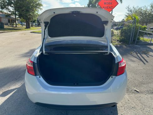 Used 2017 Toyota Corolla SE image 23