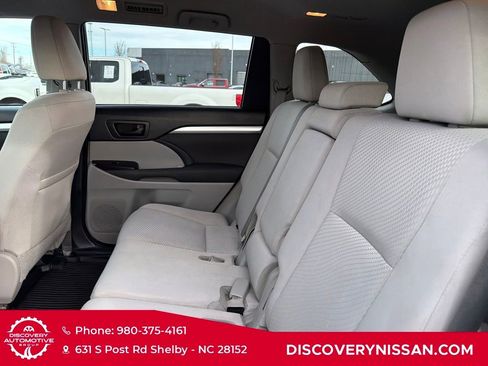 Used 2019 Toyota Highlander LE image 29