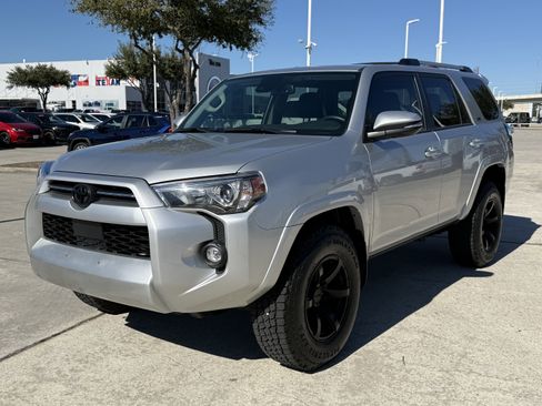 Used 2023 Toyota 4Runner SR5 Premium image 9