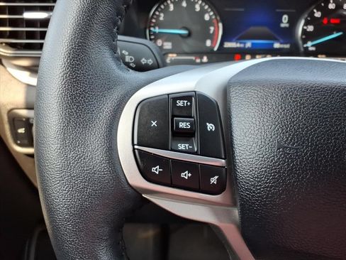 Used 2024 Ford Explorer XLT AWD/4WD image 13