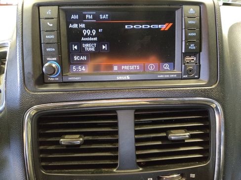 Used 2020 Dodge Grand Caravan SXT image 25