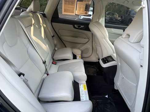 Certified 2023 Volvo XC60 B5 Ultimate w/ Protection Package Premier FWD image 12