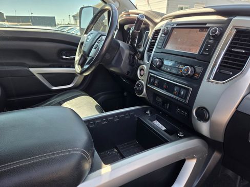 Used 2019 Nissan Titan PRO-4X w/ Pro-4x Convenience Package AWD/4WD image 16