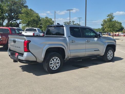 Certified 2025 Toyota Tacoma SR5 AWD/4WD image 5