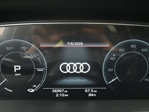 Used 2022 Audi e-tron Premium Plus w/ Premium Plus Package AWD/4WD image 18