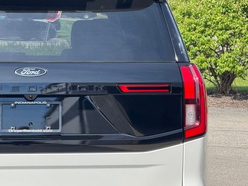 Used 2025 Ford Expedition Platinum w/ Stealth Performance Package AWD/4WD image 5