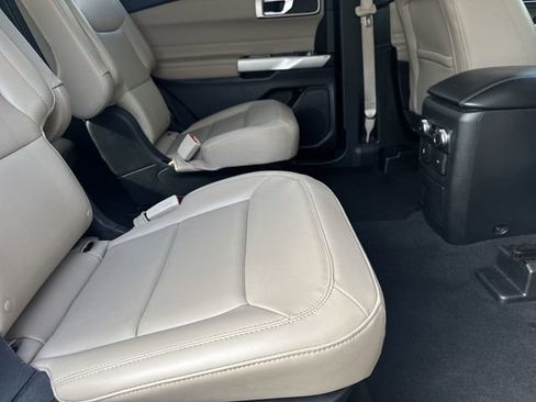 Used 2022 Ford Explorer XLT w/ Equipment Group 202A image 26