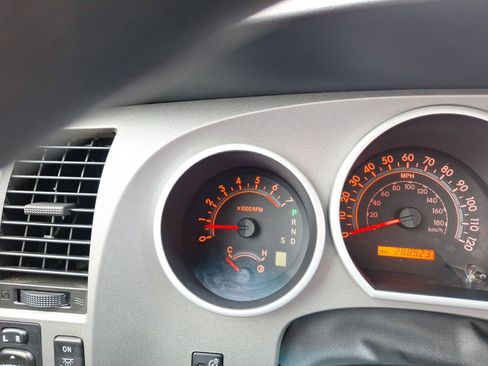 Used 2011 Toyota Tundra 2WD Double Cab image 22