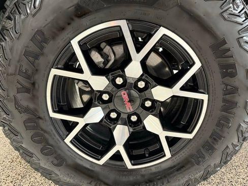 Used 2024 GMC Canyon AT4X AWD/4WD image 29