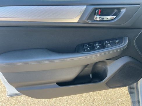 Used 2018 Subaru Outback 2.5i Premium image 11