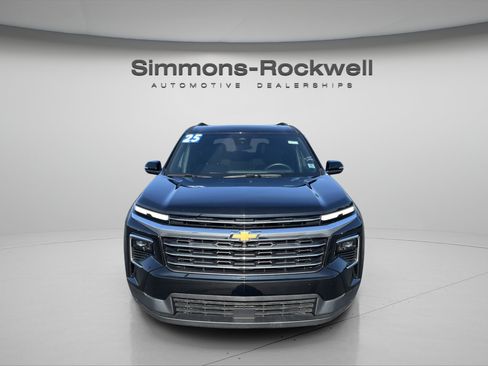 Used 2025 Chevrolet Traverse LT w/ Sun and Wheel Package AWD/4WD image 8