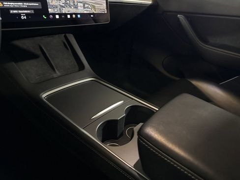 Used 2021 Tesla Model Y Long Range image 27