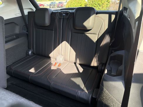 Used 2024 Volkswagen Tiguan SE FWD image 38