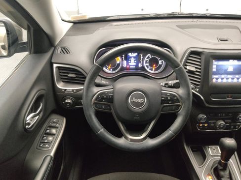 Used 2019 Jeep Cherokee Latitude w/ Cold Weather Group FWD image 22