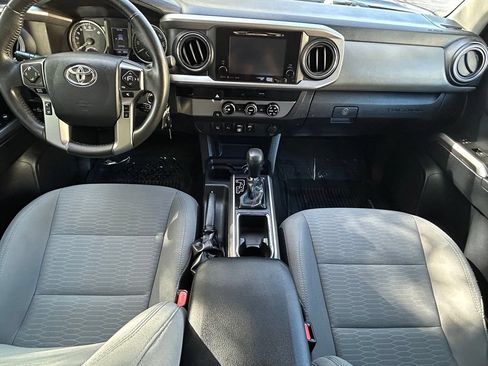 Used 2018 Toyota Tacoma SR5 RWD image 10