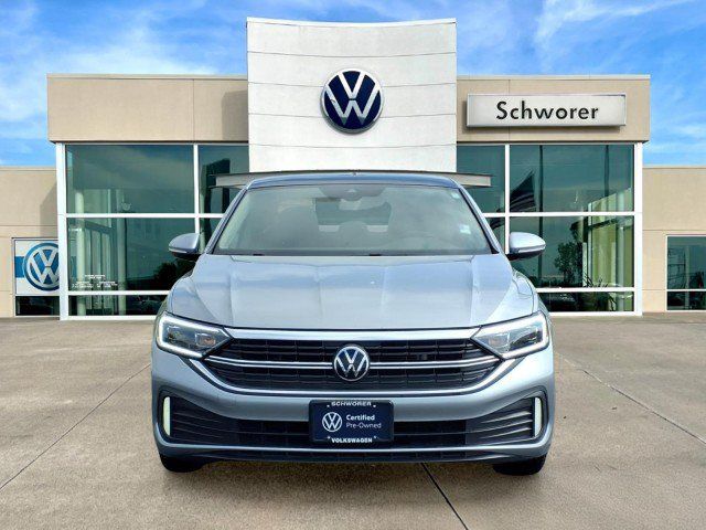 Certified 2023 Volkswagen Jetta SEL FWD image 3
