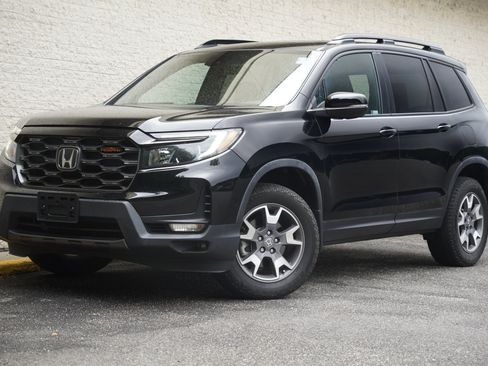 Used 2022 Honda Passport TrailSport image 2