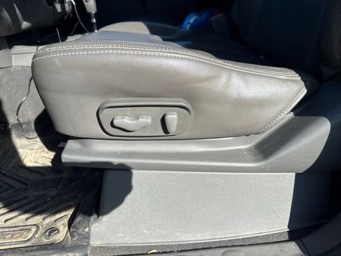 Used 2019 Nissan Frontier SL AWD/4WD image 14