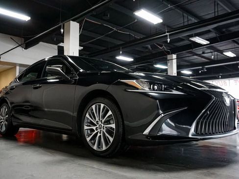 Used 2021 Lexus ES 250 w/ Premium Package image 2