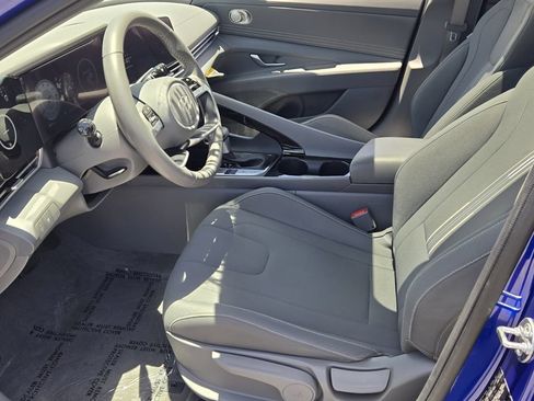 Certified 2025 Hyundai Elantra SEL FWD image 10