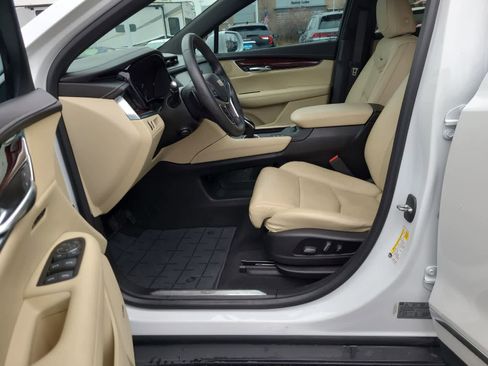 Used 2017 Cadillac XT5 Premium Luxury w/ Driver Assist Package image 19