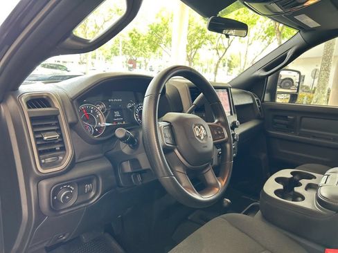 Used 2024 RAM 3500 Tradesman w/ Chrome Appearance Group AWD/4WD image 7