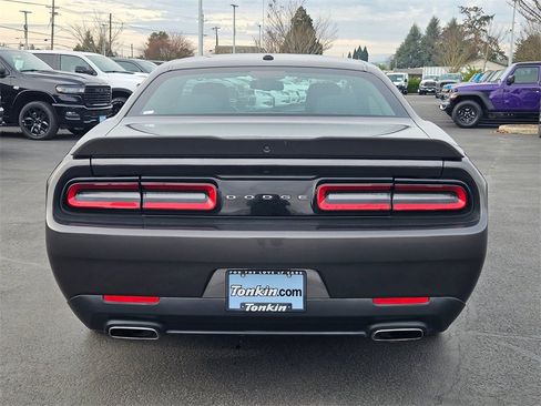 Used 2022 Dodge Challenger SXT image 5