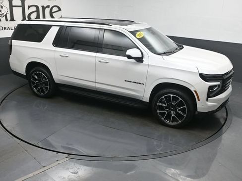 Used 2025 Chevrolet Suburban RST w/ Comfort Package AWD/4WD image 43