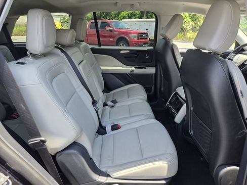 Certified 2025 Lincoln Aviator Reserve w/ Illumination Package RWD image 17