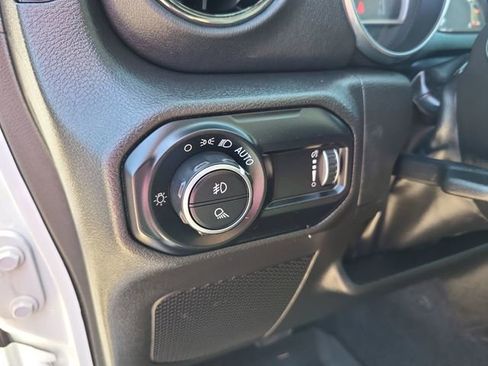 Used 2023 Jeep Gladiator Overland image 14