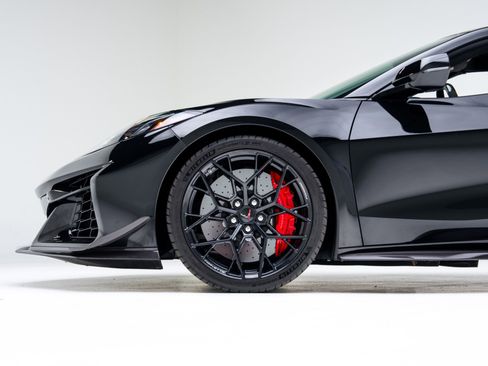 Used 2026 Chevrolet Corvette ZR1 w/ ZR1 Carbon Fiber Aero Package image 11