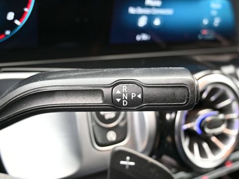 Used 2022 Mercedes-Benz GLB 250 w/ Premium Package Lite image 26
