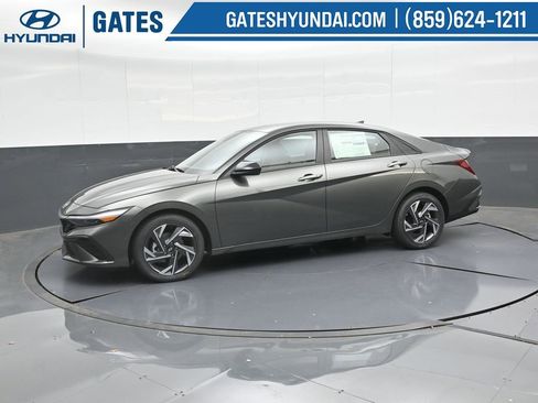Used 2025 Hyundai Elantra Sport image 7
